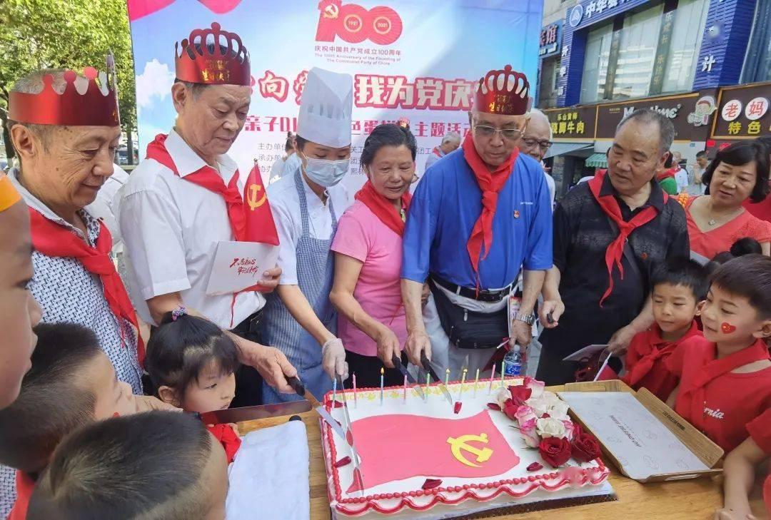 琳娜整理房间
