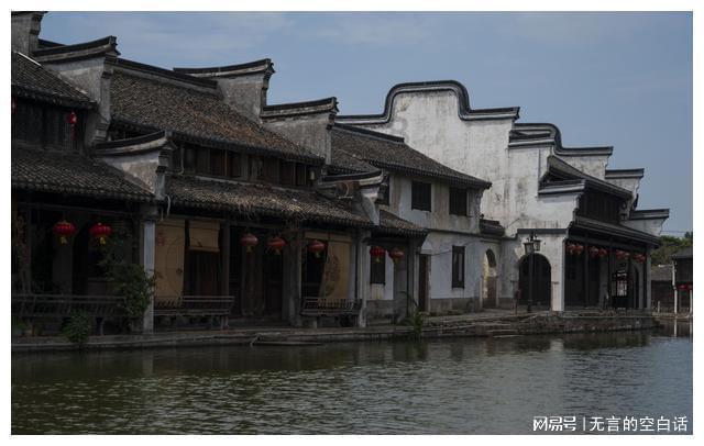逃出昏暗的地下室